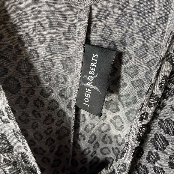 John Robert’s Dress Sz 16 Grey /Silver Animal Print - Picture 7 of 7